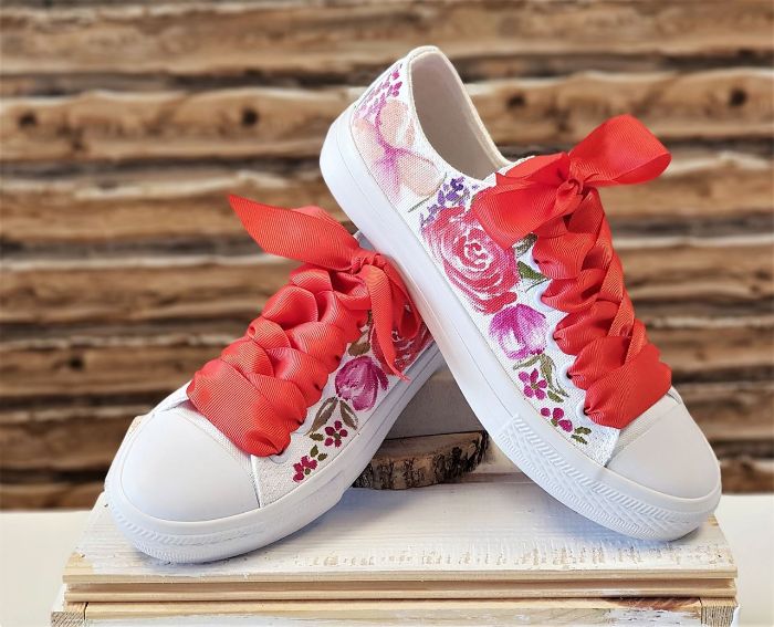 Снимка на Spring flowers red sneakers