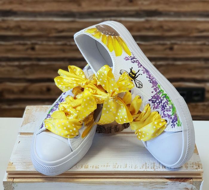 Снимка на Lavender, bee and sunflower sneakers