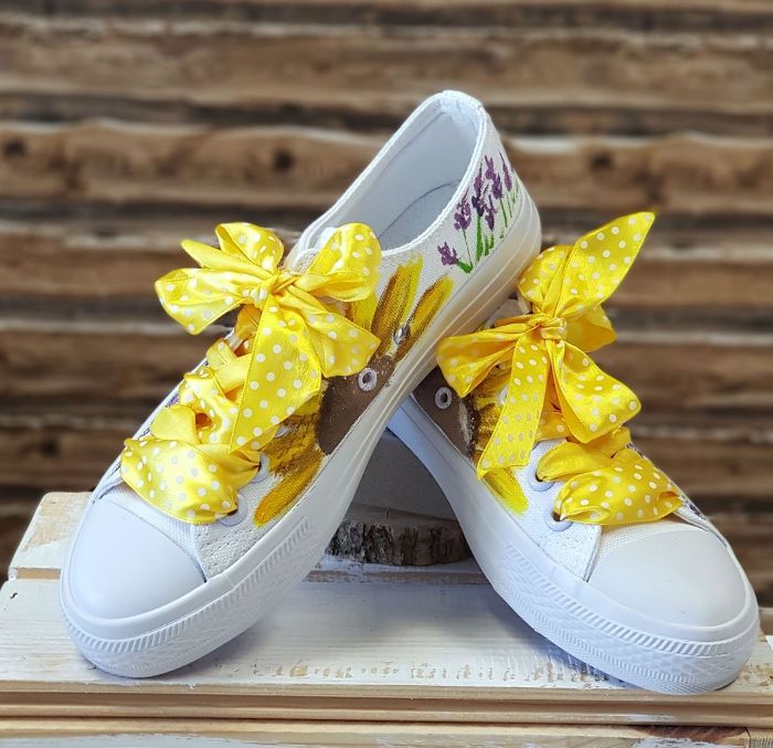 Снимка на Lavender, bee and sunflower sneakers