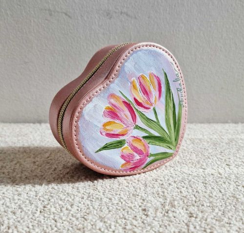 Снимка на Trio Tulips Heart Jewelry Box | Кутия за бижута „Сърце Трио лалета“