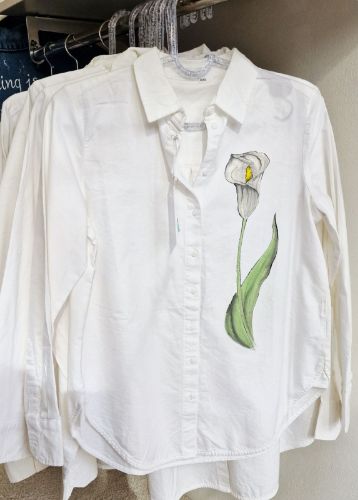 Снимка на Calla Grace Shirt | Ръчно рисувана риза „Бяла Кала“ XXS